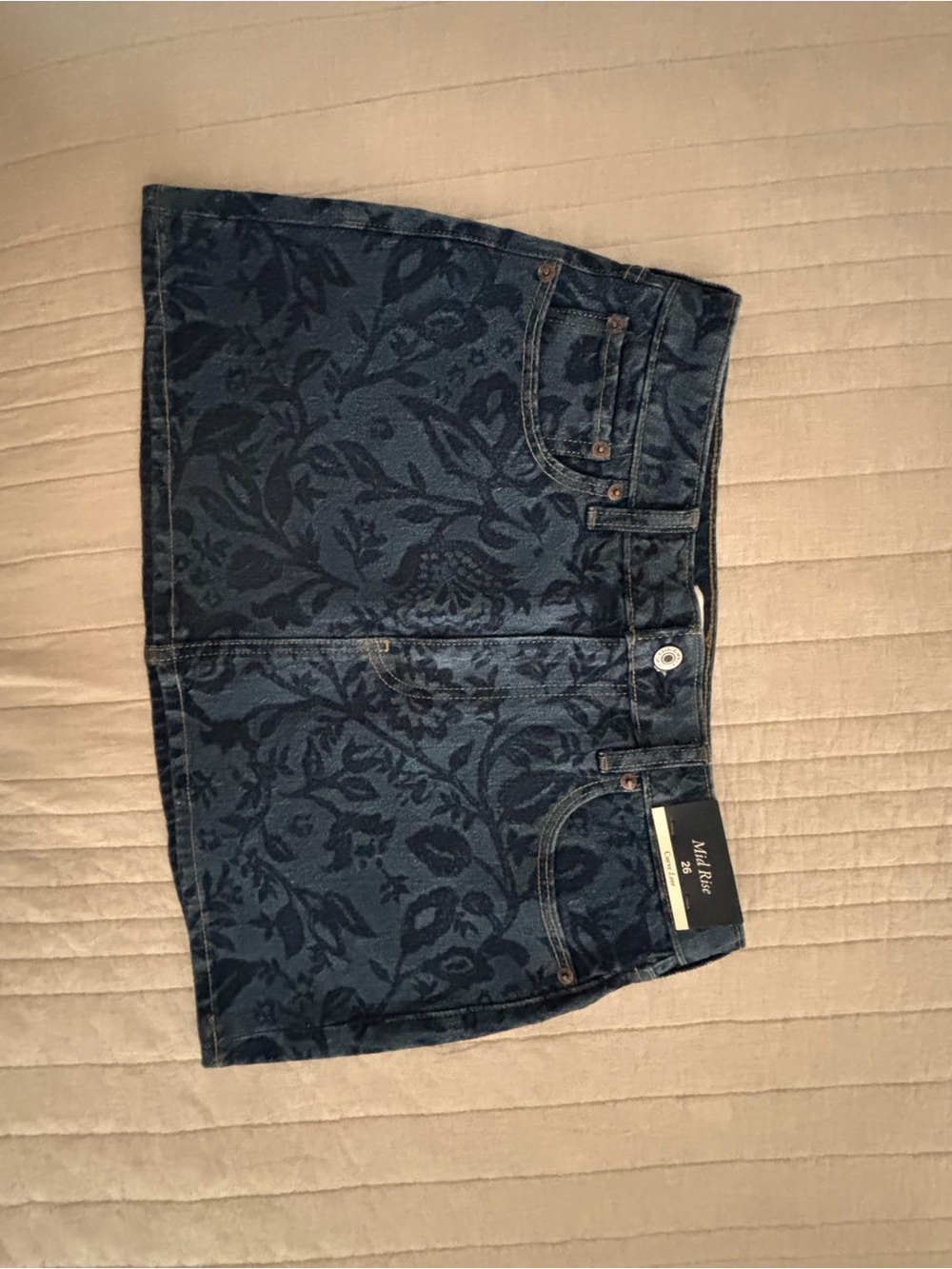 Women’s Abercrombie & Fitch Dark Blue Floral Jacquard Denim Shorts size 26.